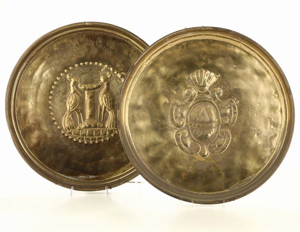 Due elemosinieri in ottone sbalzato e cesellato, XVIII-XIX secolo  - Asta Scultura | Cambi Time - Associazione Nazionale - Case d'Asta italiane