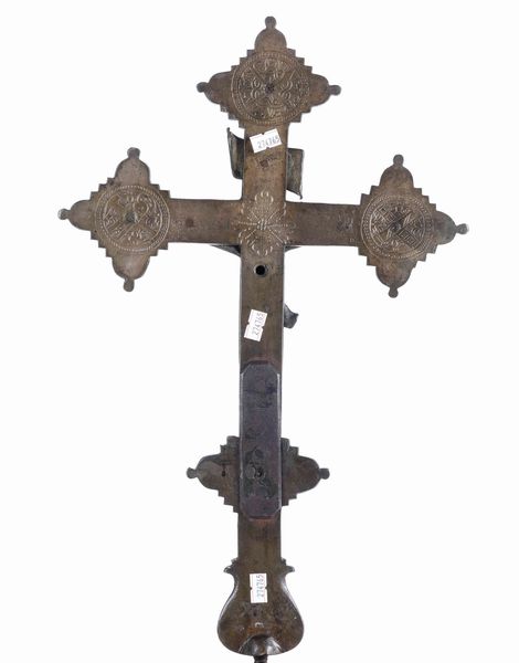 Croce astile in bronzo fuso. Fonditore veneto del XVIII secolo  - Asta Scultura | Cambi Time - Associazione Nazionale - Case d'Asta italiane