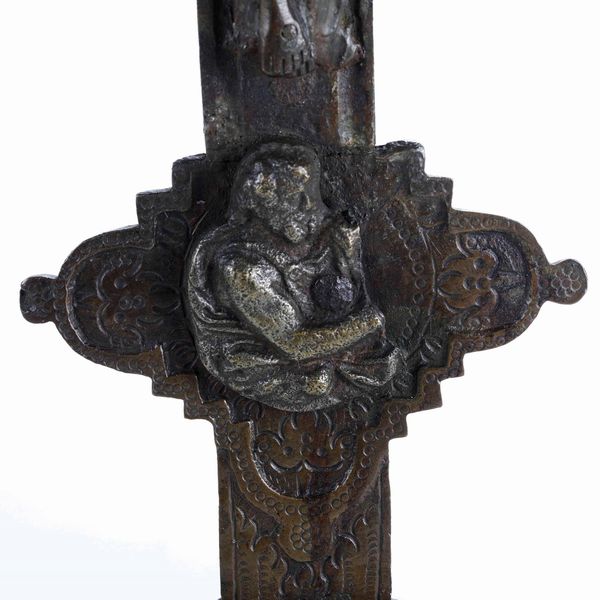 Croce astile in bronzo fuso. Fonditore veneto del XVIII secolo  - Asta Scultura | Cambi Time - Associazione Nazionale - Case d'Asta italiane