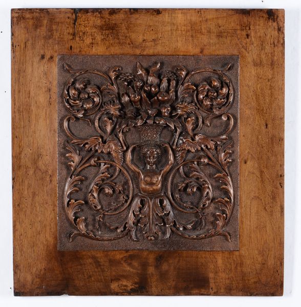 Coppia di pannelli in legno intagliato a bassorilievo con cariatidi da cui si dipartono elementi vegetali e floreali, XVIII secolo  - Asta Scultura | Cambi Time - Associazione Nazionale - Case d'Asta italiane