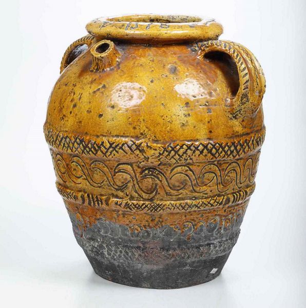 Orcio biansato con invetriatura gialla e decori a stecco  - Asta Scultura | Cambi Time - Associazione Nazionale - Case d'Asta italiane