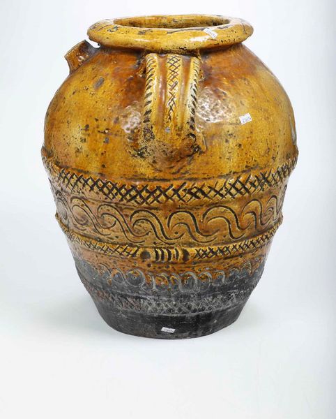 Orcio biansato con invetriatura gialla e decori a stecco  - Asta Scultura | Cambi Time - Associazione Nazionale - Case d'Asta italiane