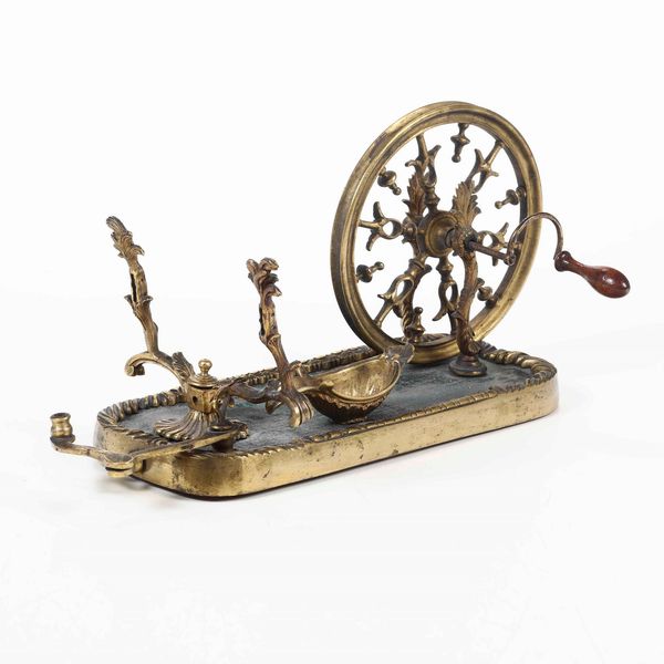 Filatoio da tavolo. Bronzo fuso e dorato. Base in legno. Francia XVIII secolo  - Asta Scultura | Cambi Time - Associazione Nazionale - Case d'Asta italiane