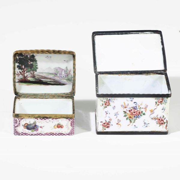 Due scatole in smalto dipinto e metallo. Francia o Germania XVIII.XIX secolo  - Asta Scultura | Cambi Time - Associazione Nazionale - Case d'Asta italiane