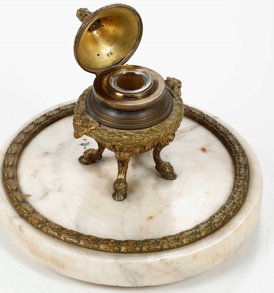 Calamaio in bronzo con base in onice. XIX secolo  - Asta Scultura | Cambi Time - Associazione Nazionale - Case d'Asta italiane