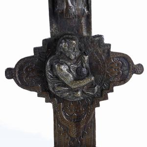 Croce astile in bronzo fuso. Fonditore veneto del XVIII secolo  - Asta Scultura | Cambi Time - Associazione Nazionale - Case d'Asta italiane