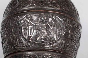 Da un modello di Francois Briot (1550-1616). Piccola anfora in stile manierista, metallo argentato. XIX secolo  - Asta Scultura | Cambi Time - Associazione Nazionale - Case d'Asta italiane