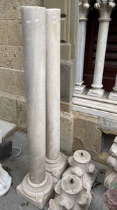 Coppia di colonne con capitelli in marmo, XV-XVI secolo  - Asta Scultura | Cambi Time - Associazione Nazionale - Case d'Asta italiane