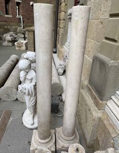 Coppia di colonne con capitelli in marmo, XV-XVI secolo  - Asta Scultura | Cambi Time - Associazione Nazionale - Case d'Asta italiane