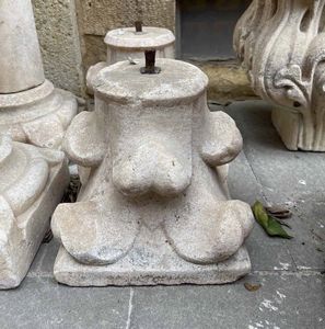 Coppia di colonne con capitelli in marmo, XV-XVI secolo  - Asta Scultura | Cambi Time - Associazione Nazionale - Case d'Asta italiane