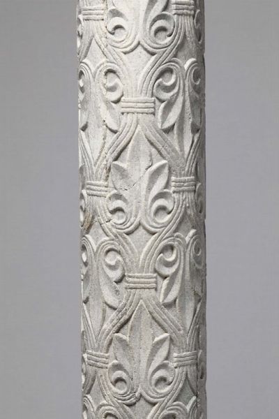 Colonna in marmo. Italia probabile XII secolo  - Asta Scultura e Oggetti d'Arte - Associazione Nazionale - Case d'Asta italiane