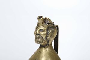 Versatoio in bronzo in bronzo fuso e cesellato, probabile Germania XVI secolo  - Asta Scultura e Oggetti d'Arte - Associazione Nazionale - Case d'Asta italiane