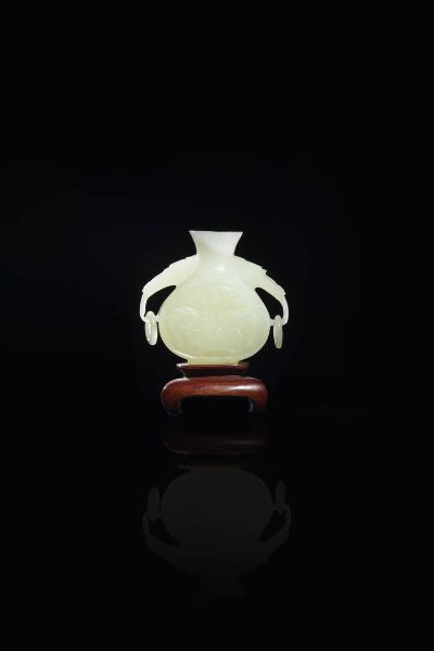 VASETTO : Vasetto in giada bianca con manici zoomorfi  Cina  dinastia Qing  XX sec H cm 6x6 5  - Asta Arte Orientale - Associazione Nazionale - Case d'Asta italiane