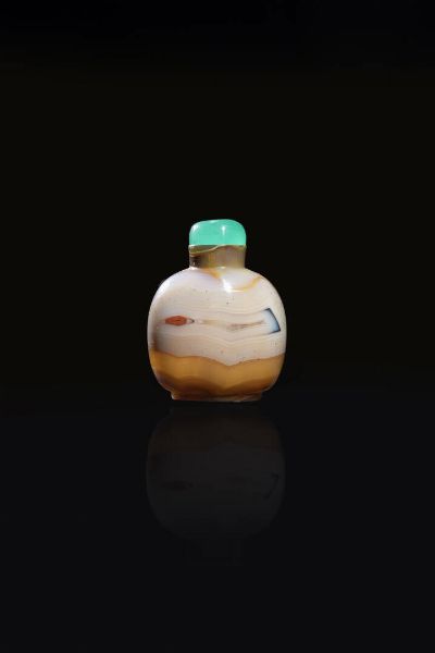 SNUFF BOTTLE : Snuff bottle in agata  Cina  dinastia Qing  XX sec. H cm 7 5x6 5  - Asta Arte Orientale - Associazione Nazionale - Case d'Asta italiane