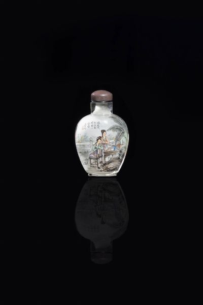 SNUFF BOTTLE : Snuff bottle in cristallo finemente dipinta con figure entro paesaggio e iscrizioni  Cina  Repubblcia  XX sec. H cm 7x4 5  - Asta Arte Orientale - Associazione Nazionale - Case d'Asta italiane