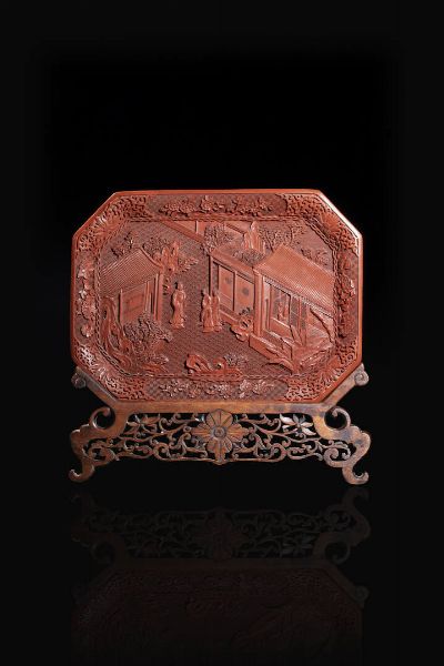 VASSOIO : Vassoio in lacca intarsiato con scene di corte  Cina  dinastia Qing  XIX sec H cm 37x27  - Asta Arte Orientale - Associazione Nazionale - Case d'Asta italiane