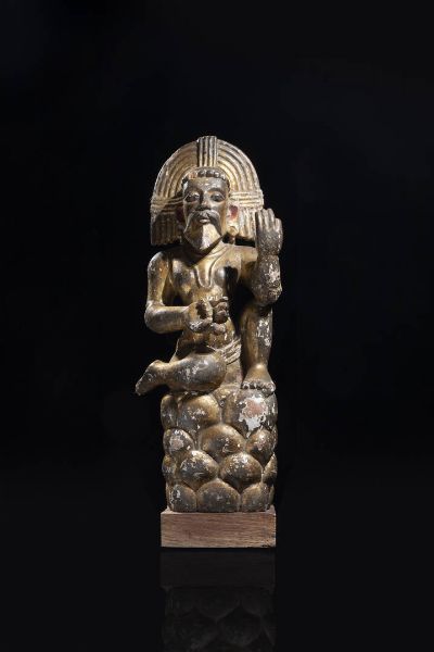 SCULTURA : Scultura di divinit in legno dorato  sud est asiatico  Bali  XIX sec. H cm 46 5x16  - Asta Arte Orientale - Associazione Nazionale - Case d'Asta italiane