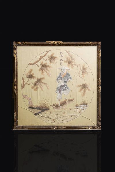 RICAMO : Ricamo su seta rappresentante pescatore  Cina  Repubblica  XX sec H cm 44x44  - Asta Arte Orientale - Associazione Nazionale - Case d'Asta italiane