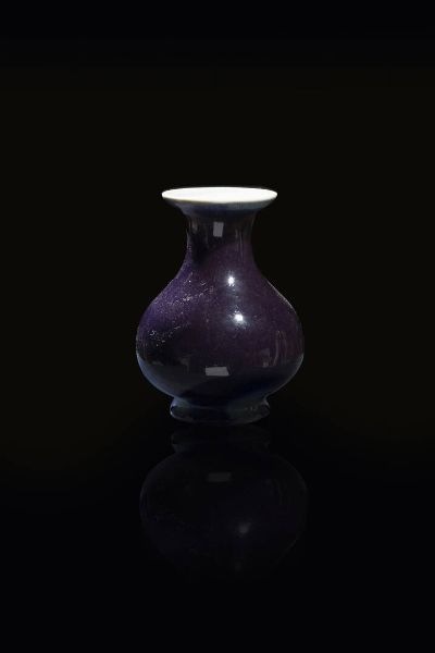 VASO : Vaso in porcellana sui toni del blu  Cina  dinastia Qing  XX sec H cm 16x12  - Asta Arte Orientale - Associazione Nazionale - Case d'Asta italiane