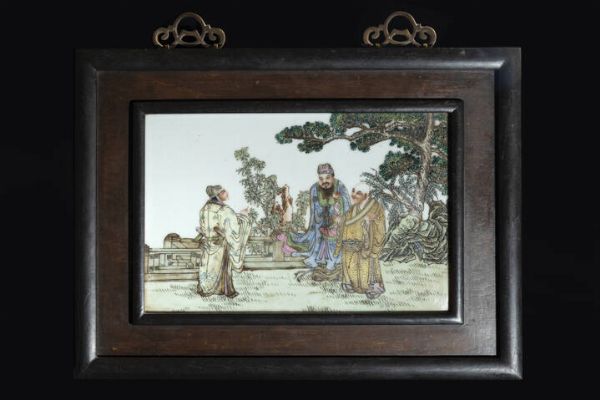 PLACCA : Placca in porcellana Famiglia Rosa rappresentante monaci  Cina  Repubblica  XX sec H cm 24x36  - Asta Arte Orientale - Associazione Nazionale - Case d'Asta italiane