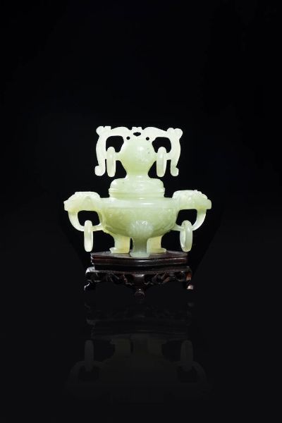 INCENSIERE : Incensiere in giadeite  Cina  Repubblica  XX sec H cm 12.5x14  - Asta Arte Orientale - Associazione Nazionale - Case d'Asta italiane