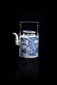 TEIERA - Teiera in porcellana bianco e blu dipinta con scene di paesaggio  Cina  dinastia Qing  XIX sec H cm 23x18