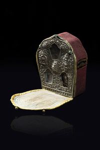 GAU GAU - Gau gau in bronzo e argento sbalzato e cesellato Tibet  XVIII sec H cm 20x18