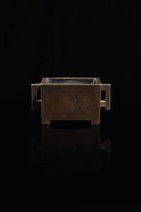 CENSER - Censer in bronzo di forma rettangolare con manici  Cina  dinastia Qing  XVIII sec H cm 7x14x8 5