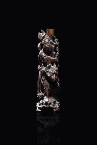 FIGURA DI MONACO - Figura di monaco scolpito in legno  Giappone  XIX sec H cm 48 5x14