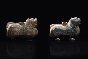 COPPIA DI LEONI BIXIE - Coppia di leoni BIXIE in legno laccato  Cina  dinastia Qing  XIX sec H cm 19x26