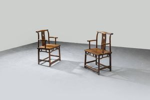 COPPIA DI POLTRONE - Coppia di poltrone in legno di homu  Cina  dinastia Qing  XIX sec H cm 93 5x54 5x42