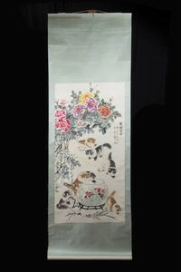 DIPINTO - Dipinto su pergamena raffigurante gatti con vasca di pesci e iscrizioni  Cina  Repubblica  XX sec. H cm 136x68  [..]