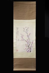 DIPINTO - Dipinto su pergamena raffigurante fiori di prugno  Cina  Repubblica  XX sec. H cm 67 5x45 dipinto H cm 180x58  [..]