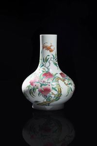 VASO - Vaso in porcellana dipinto con pesche  Cina  Repubblica  XX sec. H cm 33x24
