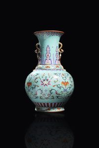 VASO - Vaso in porcellana Famiglia Rosa con decori di fiori e pipistrelli su fondo turchese  Cina  dinastia Qing  XIX  [..]
