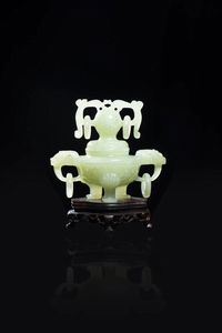 INCENSIERE - Incensiere in giadeite  Cina  Repubblica  XX sec H cm 12.5x14