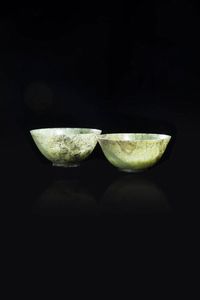 COPPIA DI BOWL - Coppia di bowl in giadeite  Cina  Repubblica  XX sec H cm 4.5  Diam cm 10
