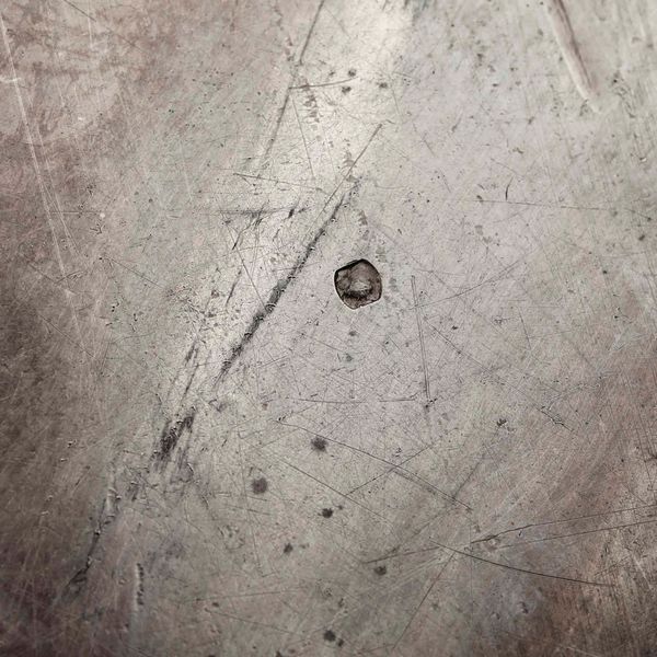 Zuccheriera e vassoio in argento fuso e sbalzato. Argenteria italiana del XIX-XX secolo (marchio non leggibile)  - Asta Argenti | Cambi TIME - Associazione Nazionale - Case d'Asta italiane