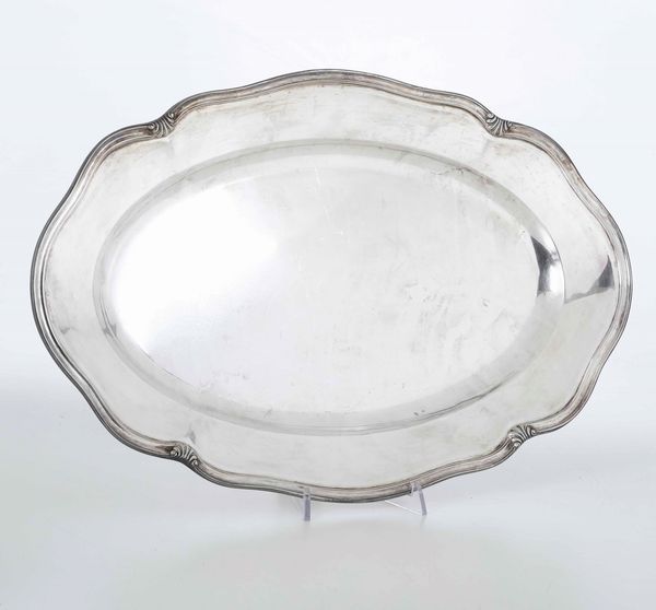 Vassoio ovale. Argento fuso e sagomato. Argenteria italiana della prima met del XX secolo, argentiere Cesa, Alessandria  - Asta Argenti | Cambi TIME - Associazione Nazionale - Case d'Asta italiane
