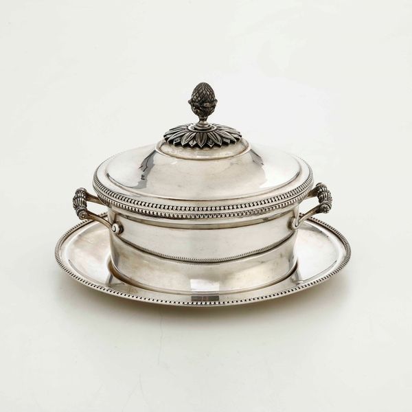 Zuppiera con vassoio in argento. Argenteria italiana della prima met del XX secolo. Bollo dell'argentiere consunto e di difficile lettura  - Asta Argenti | Cambi TIME - Associazione Nazionale - Case d'Asta italiane
