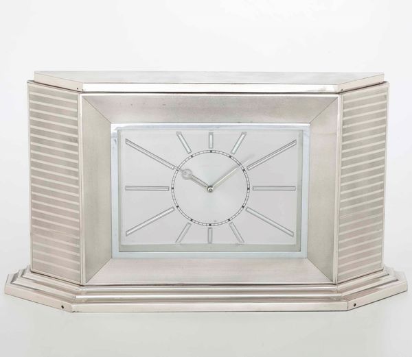 Orologio da tavolo rivestito in lamina d'argento. Bollo con fascio littorio in uso dal 1935 al 1945. Argenteria fiorentina del XX secolo  - Asta Argenti | Cambi TIME - Associazione Nazionale - Case d'Asta italiane