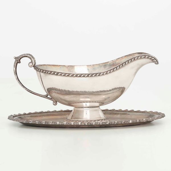 Salsiera. Argento fuso e sagomato. Argenteria italiana del XX secolo. Bollo con fascio littorio in uso dal 1935 al 1945, bollo dell'argentiere consunto  - Asta Argenti | Cambi TIME - Associazione Nazionale - Case d'Asta italiane