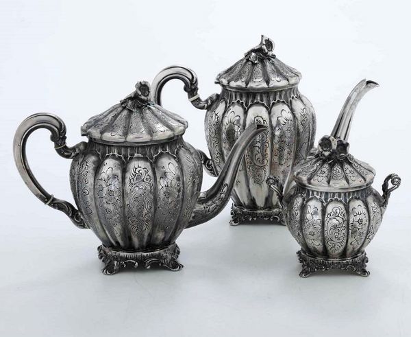 Teiera, lattiera e zuccheriera. Argento fuso, sbalzato e cesellato. Argenteria milanese della prima met del XX secolo, argentiere Genazzi  - Asta Argenti | Cambi TIME - Associazione Nazionale - Case d'Asta italiane