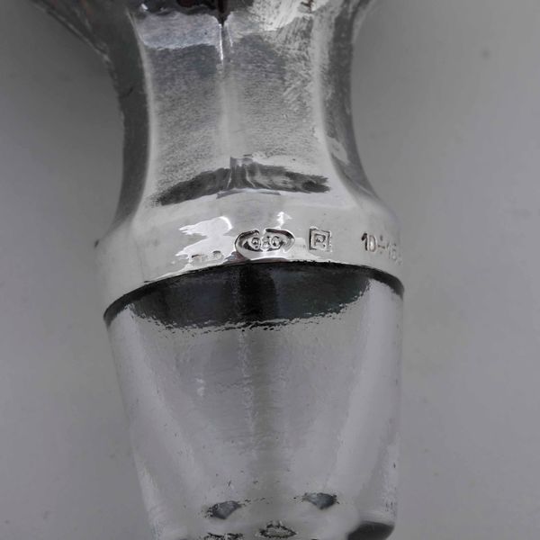Coppia di bottiglie in cristallo con tappi in argento. Italia XX secolo  - Asta Argenti | Cambi TIME - Associazione Nazionale - Case d'Asta italiane