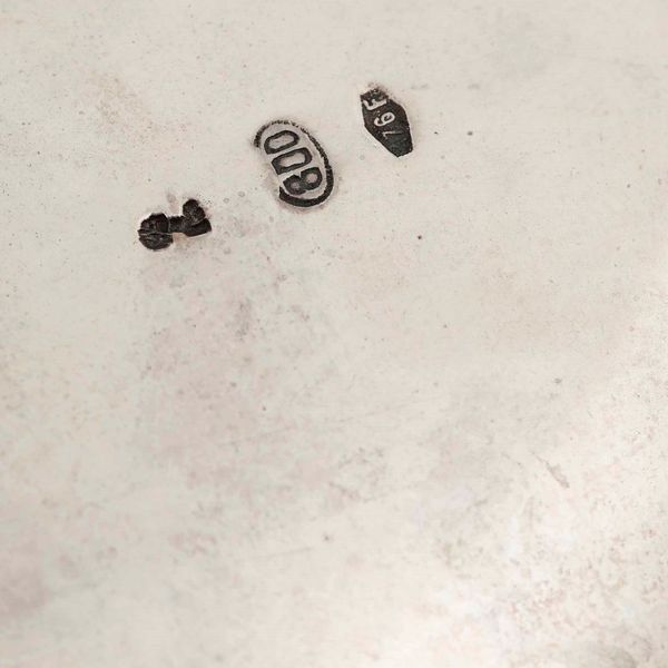 Formaggiera in argento fuso, sbalzato e cesellato. Argenteria toscana del XX secolo, argentiere Pampaloni, Firenze  - Asta Argenti | Cambi TIME - Associazione Nazionale - Case d'Asta italiane