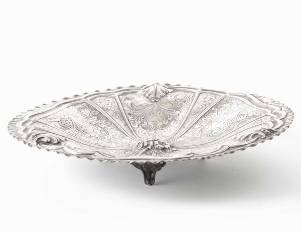 Alzata in argento fuso, sbalzato e cesellato. Argenteria italiana del XX secolo  - Asta Argenti | Cambi TIME - Associazione Nazionale - Case d'Asta italiane