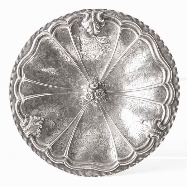 Alzata in argento fuso, sbalzato e cesellato. Argenteria italiana del XX secolo  - Asta Argenti | Cambi TIME - Associazione Nazionale - Case d'Asta italiane