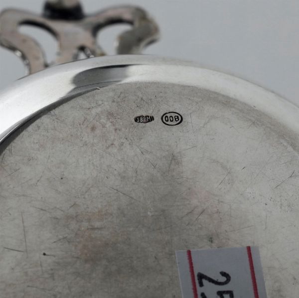 Lotto in argento composto da un coppetta, un tastevin e una scatoletta. Argenteria italiana del XX secolo. Argentieri differenti  - Asta Argenti | Cambi TIME - Associazione Nazionale - Case d'Asta italiane