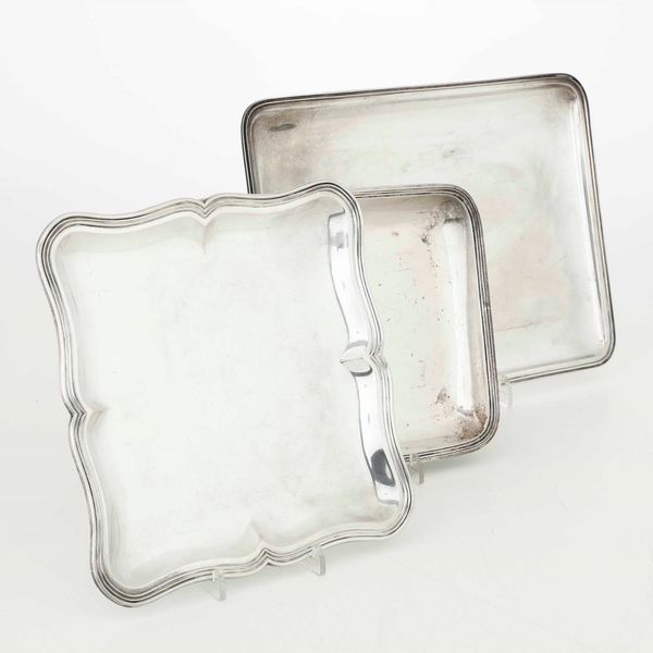 Tre vassoietti rettangolari diversi in argento. Varie manifatture del XX secolo  - Asta Argenti | Cambi TIME - Associazione Nazionale - Case d'Asta italiane