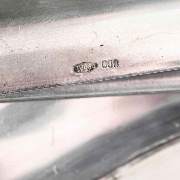 Tre vassoietti rettangolari diversi in argento. Varie manifatture del XX secolo  - Asta Argenti | Cambi TIME - Associazione Nazionale - Case d'Asta italiane